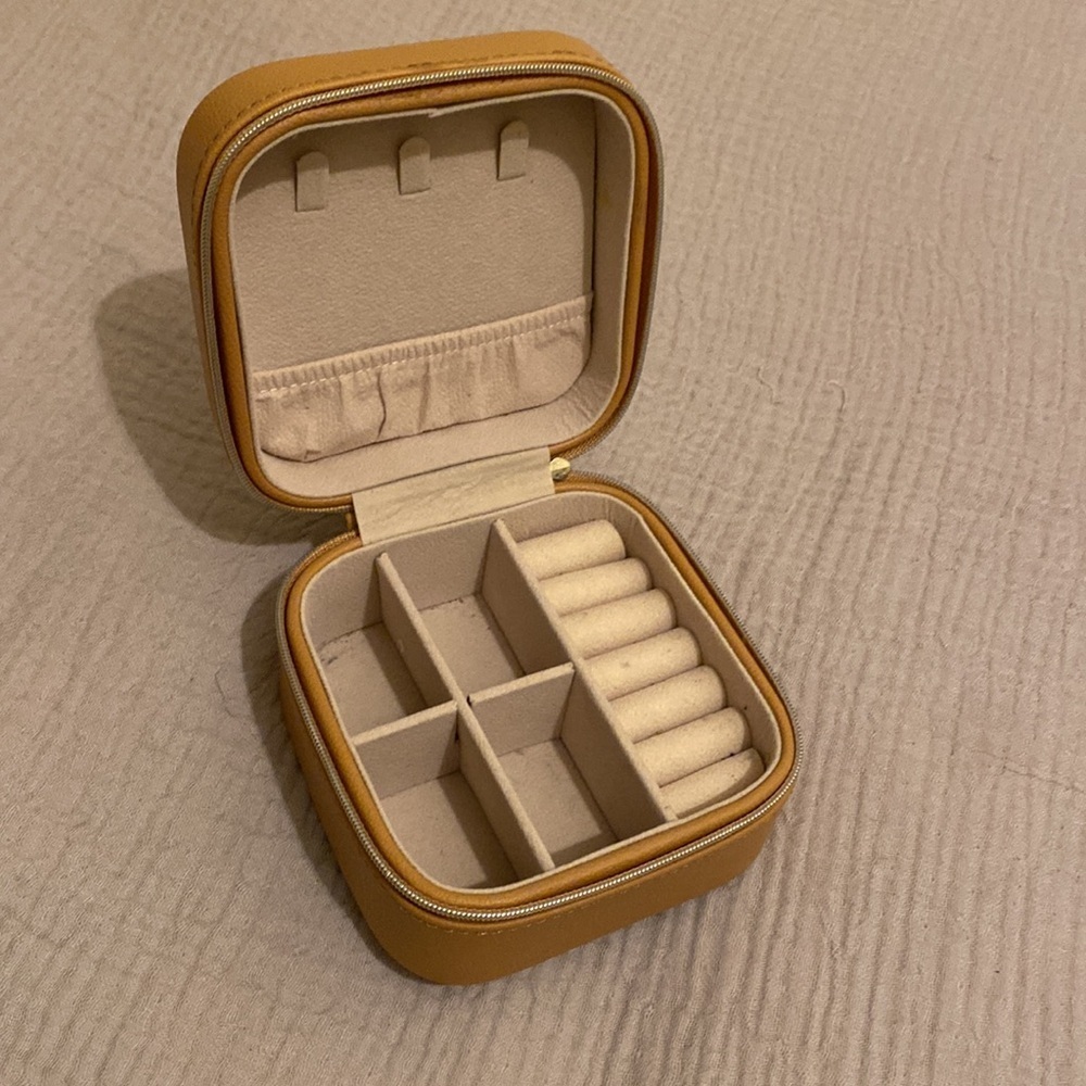 Samara Jewelry Box - Picture 6 of 6